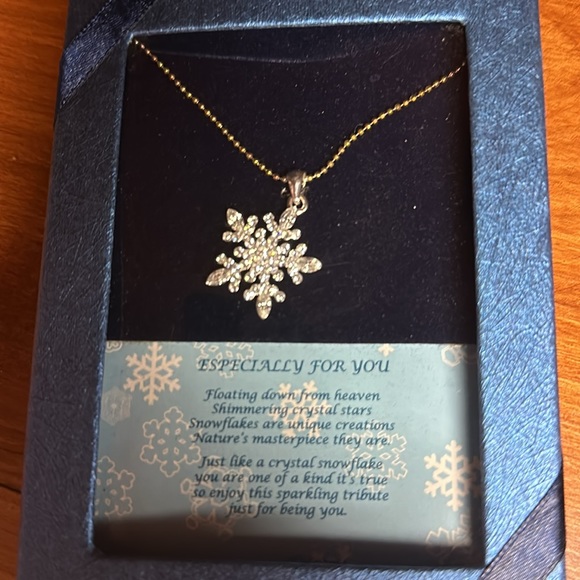 Snowflake necklace - Picture 2 of 2